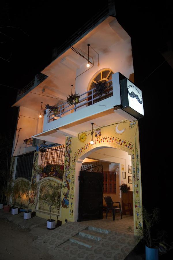 Albergue Moustache Khajurāho Exterior foto